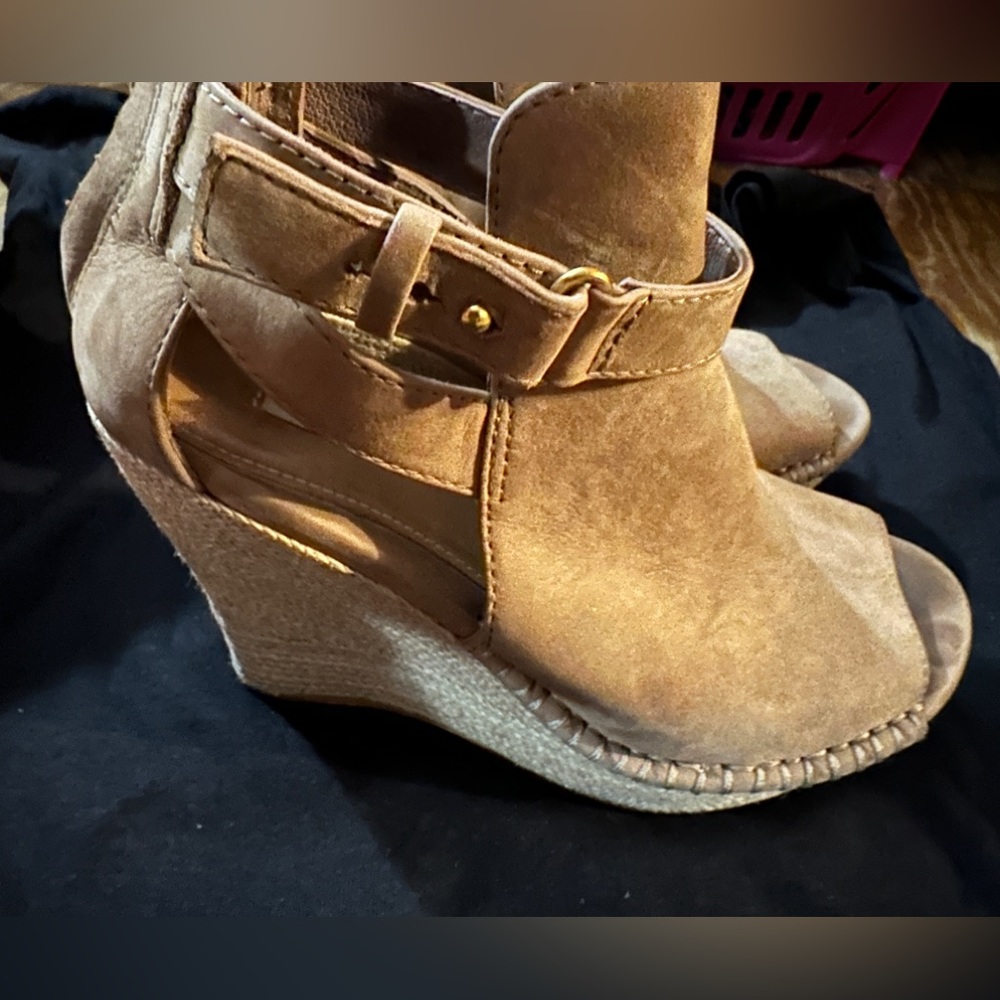 Ugg jolina wedges size 6